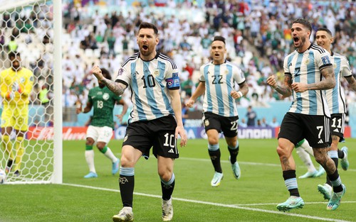 Messi ghi bàn đầu tiên ở World Cup 2022, CĐV Argentina mơ Bóng vàng