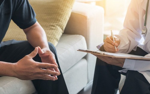 CDC cảnh báo tuổi thọ của phụ nữ đã bỏ xa nam giới hơn 5 năm: Đây là 6 căn bệnh đàn ông bắt buộc phải tầm soát sau tuổi 30