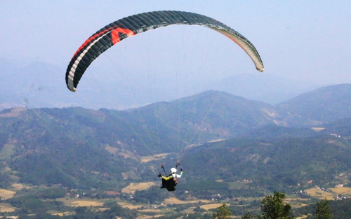 Festival dù lượn “Bay trên mùa vàng Bình Liêu 2022”