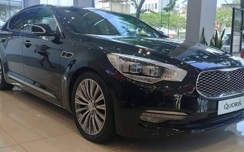 Nằm kho 6 năm, Kia Quoris còn hơn 1,9 tỷ đồng tại Việt Nam: Ngang cỡ Mercedes S-Class, giá C-Class