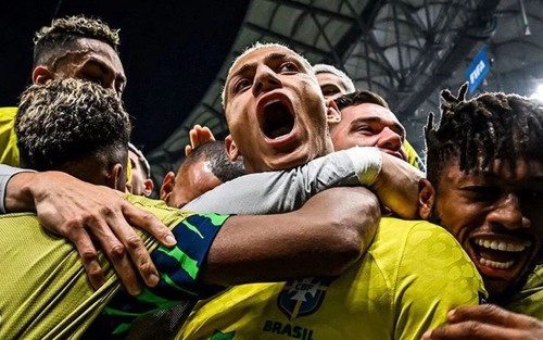 CĐV xuýt xoa với 'siêu phẩm' của Richarlison cho Brazil