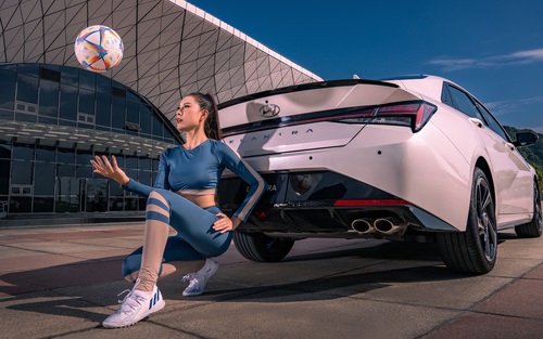 Đây là cách Top 10 Miss Grand Việt Nam bắt ‘trend’ World Cup cùng xe