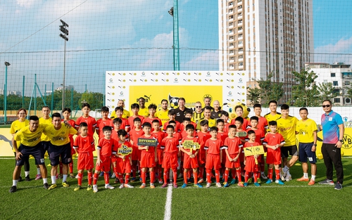 Các ngôi sao Dortmund so tài cùng 30 cầu thủ nhí Việt Nam
