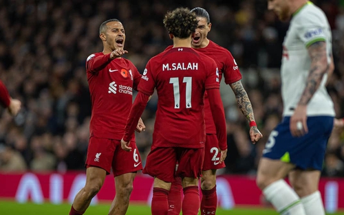 Tottenham 1-2 Liverpool: Salah lập cú đúp, Liverpool bám đuổi top 4
