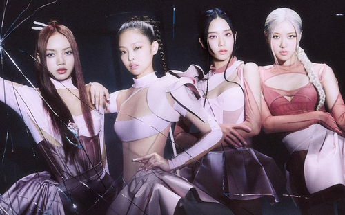 Dân tình bênh vực BLACKPINK trước loạt trang phục táo bạo gần đây