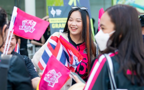 Fan quốc tế đến Việt Nam cổ vũ Bán kết APL 2022