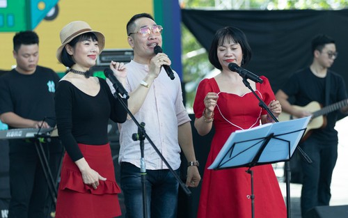 Chuyện người lớn hát nhạc thiếu nhi