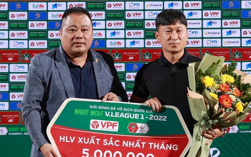 CLB Hà Nội chưa tìm được HLV trưởng mới, Khánh Hoà ra mắt tân binh 