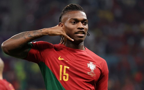 Milan khó giữ Rafael Leao