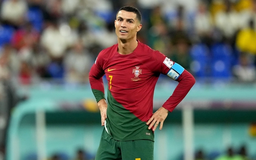 Ronaldo ký hợp đồng với Al Nassr trước cuối năm