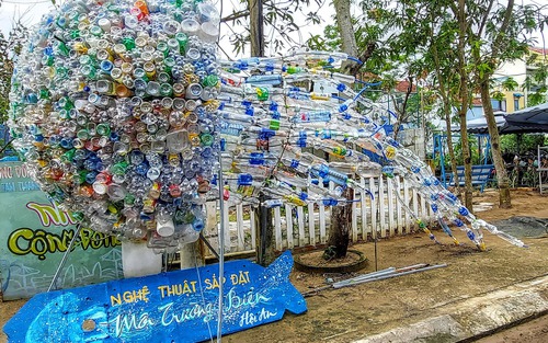 Festival nghệ thuật sắp đặt môi trường biển: Thông điệp ấn tượng từ rác thải