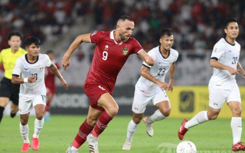 Sao nhập tịch Indonesia nhận mưa chỉ trích vì hành động xấu xí