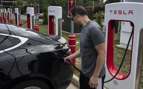 Tesla tạm dừng sản xuất xe điện tại nhà máy ở Thượng Hải (Trung Quốc)