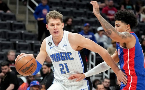 NBA treo giò 11 cầu thủ sau vụ xô xát giữa Pistons và Magic