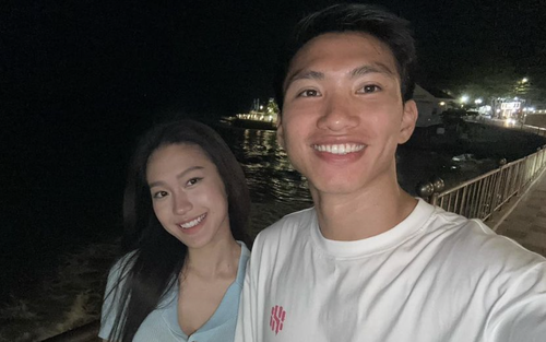 Bạn gái có mặt ở Singapore để cổ vũ Văn Hậu vượt qua thời điểm khó khăn