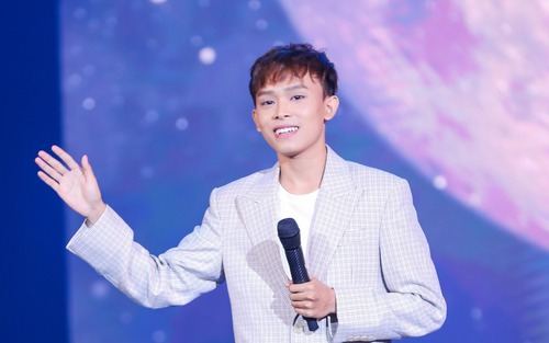 Tái xuất sau tin đồn qua đời, Hồ Văn Cường được khen hết lời vì hành động này