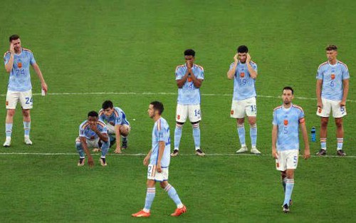 "Nhật ký World Cup bằng thơ": Lấy cái đẹp thay cho thua được