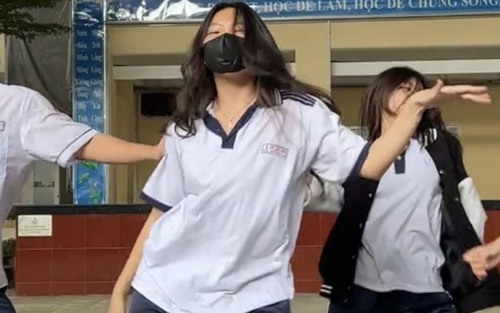 Đăng clip nhảy lên Tiktok để làm kỷ niệm, nữ sinh bất ngờ thu về hơn 40 triệu lượt xem: Nhan sắc ngoài đời gây chú ý!