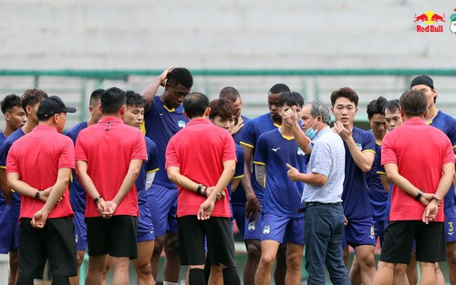 Bầu Đức lại doạ bỏ bóng đá: Khi nhiệt tâm không còn