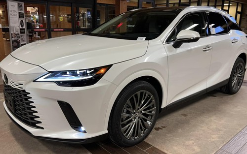 Đại lý hé lộ kế hoạch Lexus RX 2023 về Việt Nam: Ra mắt tháng 1 nhưng bàn giao sau, giá dự kiến từ 3,43 tỷ đồng