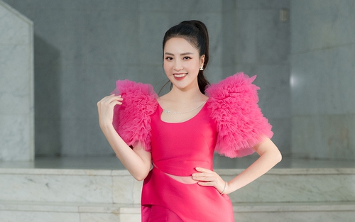 Á hậu Thụy Vân tiết lộ 'NSND Công Lý đang áp lực và nhiều nỗi niềm'