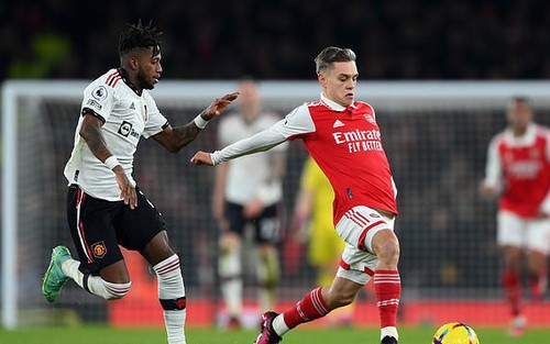 Mới đá 15 phút, tân binh của Arsenal đã được 'tâng lên mây xanh'