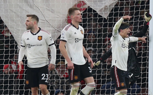 Tin nóng bóng đá sáng 23/1: 4 cầu thủ MU bị chỉ trích, Ronaldo ra mắt mờ nhạt 