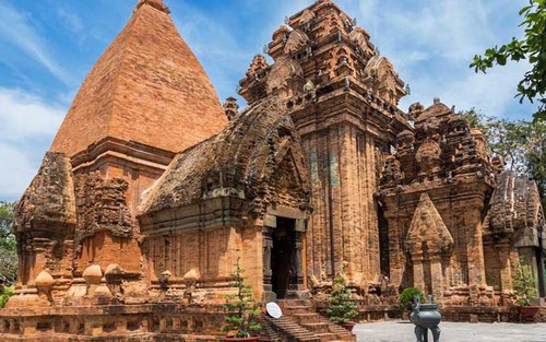 Những tháp Chăm… không trầm mặc - Bài 1: Tháp cổ nghìn năm lưu dấu
