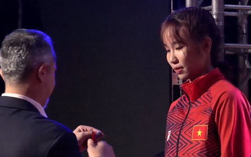 Nữ võ sĩ Nguyễn Thị Ngọc Trân để thua đáng tiếc trong trận chung kết boxing U22 châu Á