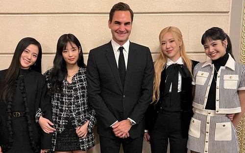 Vì các con, Federer tươi như hoa bên dàn sao nữ BLACKPINK