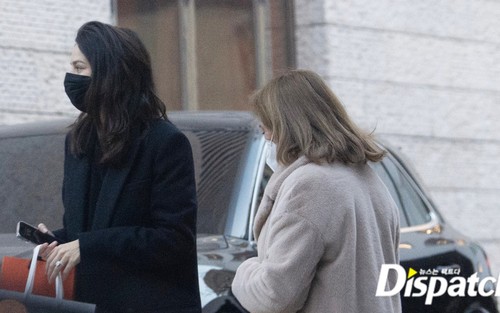 Dispatch công bố hình ảnh độc quyền vợ người Anh của Song Joong Ki cùng mẹ đi sắm đồ cho em bé