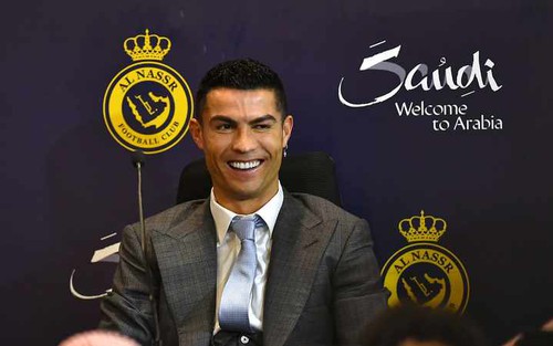 Nói nhầm Saudi Arabia thành Nam Phi, Ronaldo bị chế nhạo hết cỡ