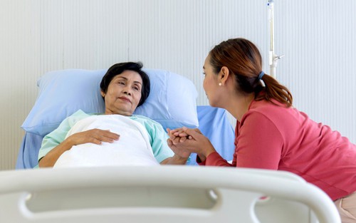 Lúc biết mình không qua khỏi, mẹ chồng bất ngờ tiết lộ bí mật nửa đời người với con dâu