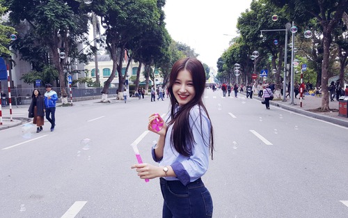 Nancy Jewel Mcdonie - Bông hồng lai tuyệt trần, 'hot girl phố đi bộ' tại Hà Nội