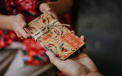 Những câu cha mẹ không nên nói khi lì xì mừng tuổi cho con: Câu chữ tưởng đơn giản nhưng lại ảnh hưởng tới tâm lý trẻ ngày năm mới 