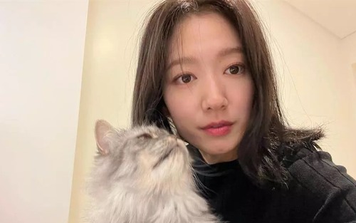'Mẹ bỉm' Park Shin Hye khoe nhan sắc mặn mà trong thời gian nuôi con nhỏ