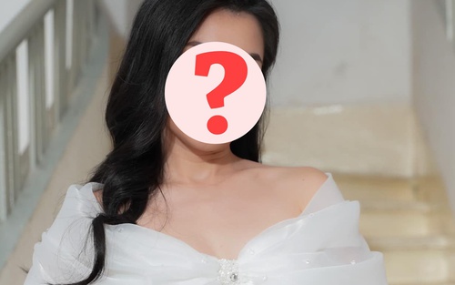 Sao nữ Vbiz chờ 8 năm mới có con đầu lòng, bị teo chân khi mang thai giờ ra sao? 