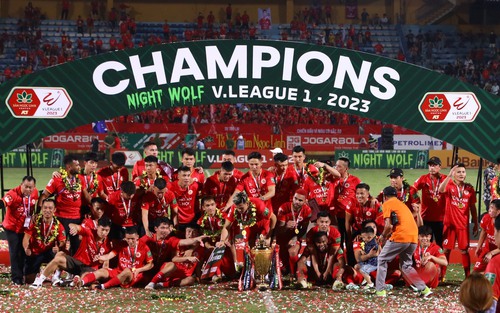 Bình luận viên Quang Huy: 'V-League cần được đánh thức'