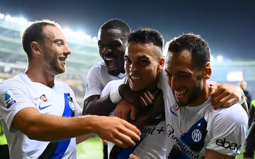 Inter Milan 'lột xác' ngoạn mục trong hiệp 2, đánh chiếm vị trí đầu bảng Serie A từ đại kình địch