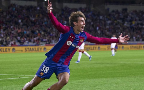 Marc Guiu cho thấy dòng suối La Masia chưa bao giờ ngừng chảy ở Barca