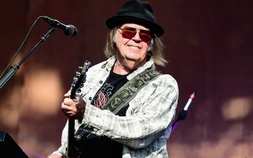 Neil Young ra mắt album mới ở tuổi 77
