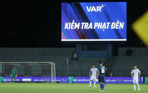 V League và giải hạng Nhất nóng ngay từ chặng mở màn