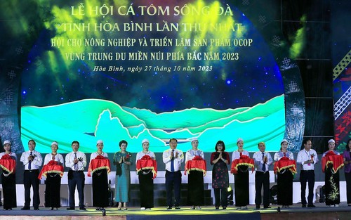 Khai mạc Lễ hội cá tôm sông Đà