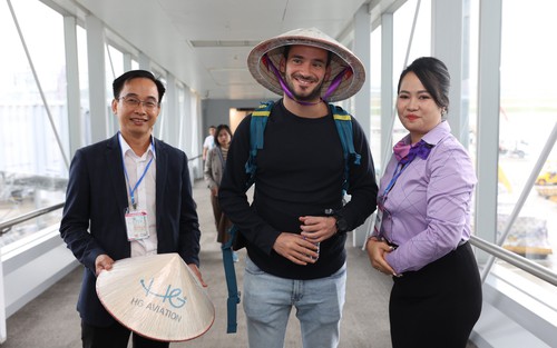 Chuyến bay đầu tiên của Thai Airways trở lại Nội Bài sau 3 năm gián đoạn