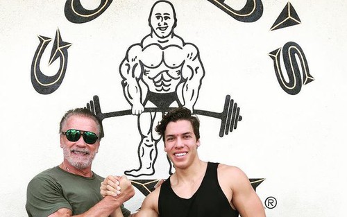 Arnold Schwarzenegger có 450 triệu USD nhưng không cho con trai riêng 1 xu sau khi tốt nghiệp đại học