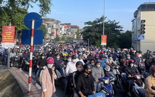 Hà Nội: Liên tiếp xảy ra tai nạn, gây ùn tắc giao thông