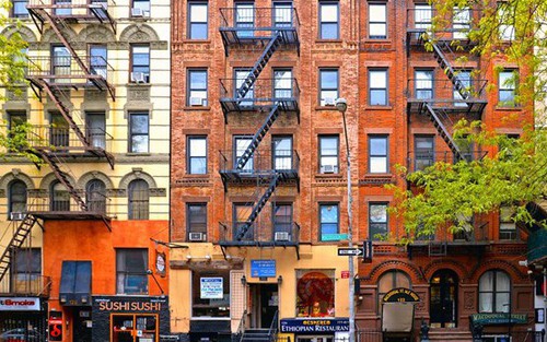 Cầu thang thoát hiểm ngoài trời – Quy định 'sống còn' của các tòa nhà chung cư ở New York 