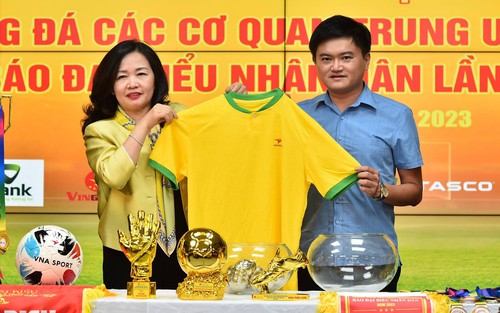 Gần 200 triệu đồng tiền thưởng tại giải bóng đá Cúp báo Đại biểu Nhân dân 2023