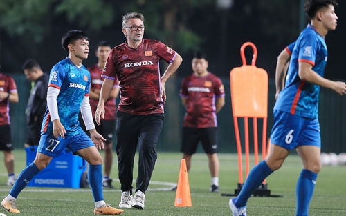 HLV Troussier: ‘Ai không sẵn sàng có thể ra về, tôi cũng vậy'
