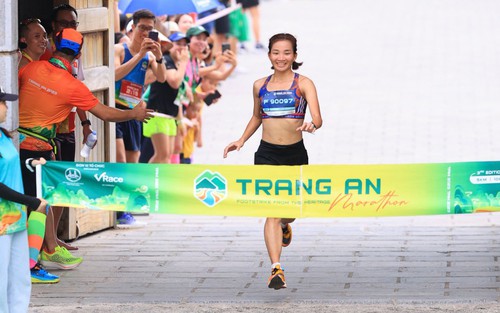 'Nữ hoàng' điền kinh Nguyễn Thị Oanh chạy Marathon nhanh hơn cả nhà vô địch nam người Nhật